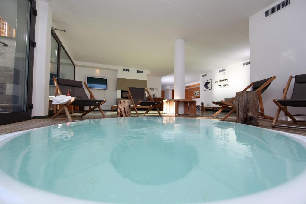 Baita Aurora Aparthotel Predazzo Bagian luar foto