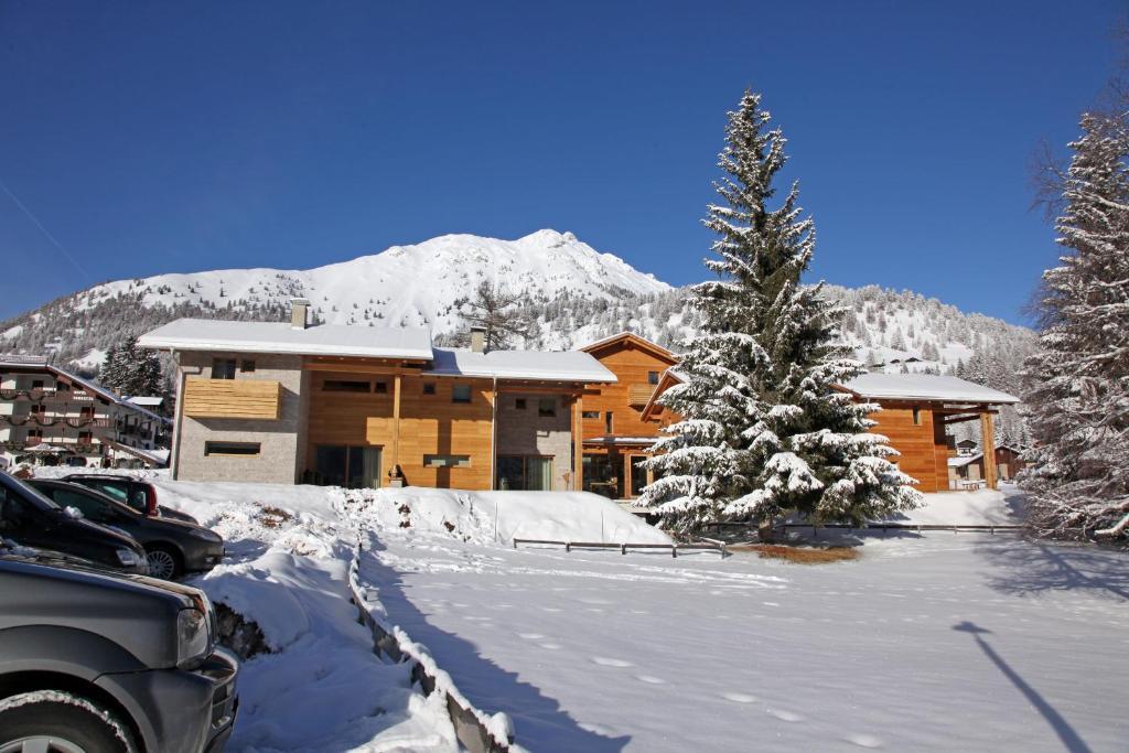 Baita Aurora Aparthotel Predazzo Bagian luar foto