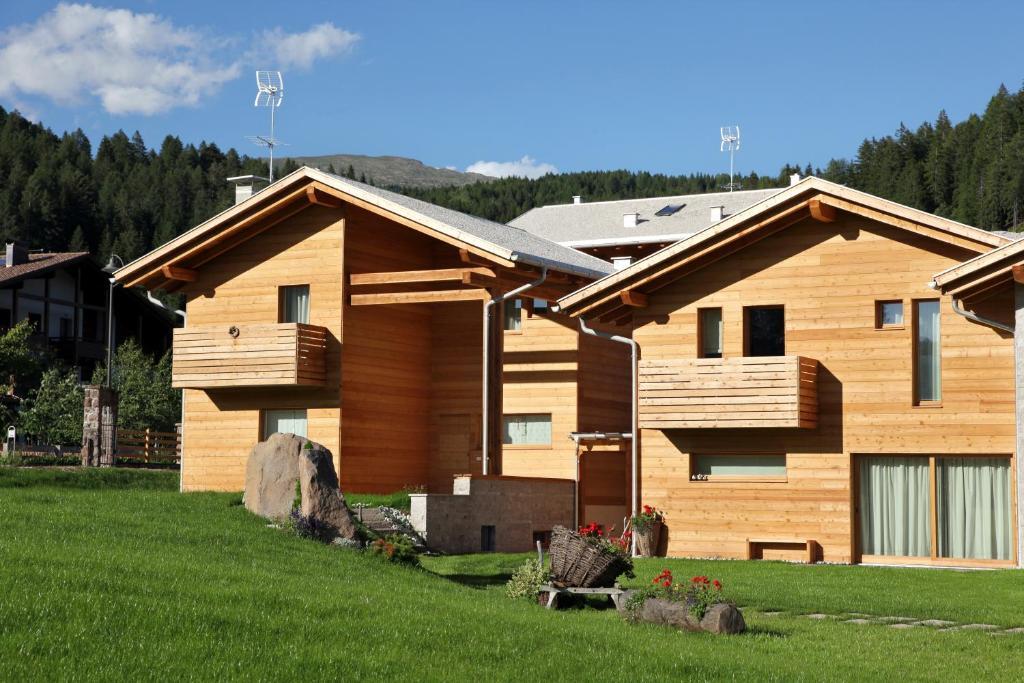 Baita Aurora Aparthotel Predazzo Bagian luar foto