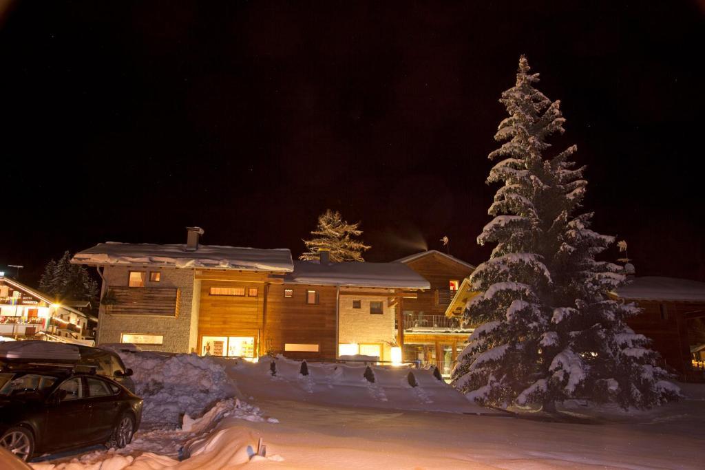 Baita Aurora Aparthotel Predazzo Bagian luar foto